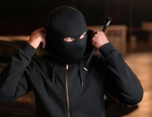 Membantu VS Mencelakakan !