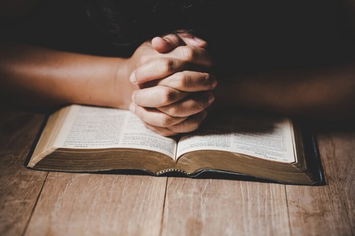 Christian life crisis prayer to god. Woman Pray for god blessing